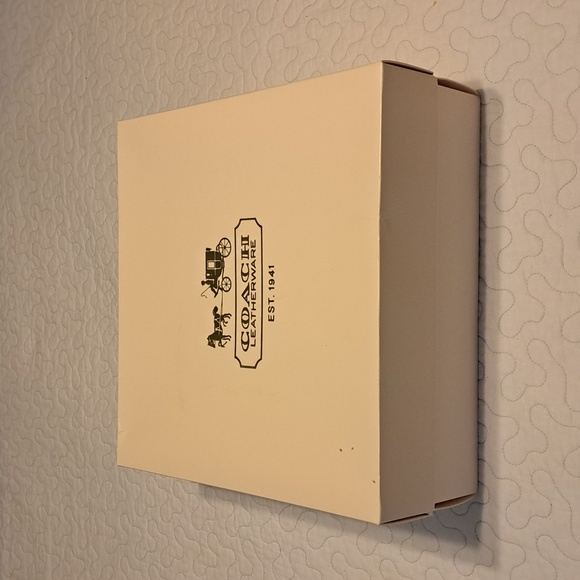 Brand New Coach Madison Purse - Picture 8 of 10